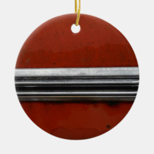Schrottplatz-Vintage-Auto, Rot und Silber Alte Far Keramik Ornament