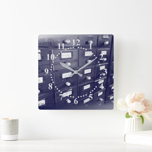 Schubladen der alten Bibliothek Quadratische Wanduhr (Zuhause)