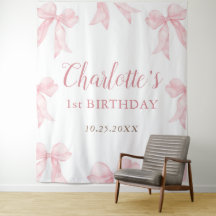 Schüchterne Geburtstagsrückwand mit rosa Schleife