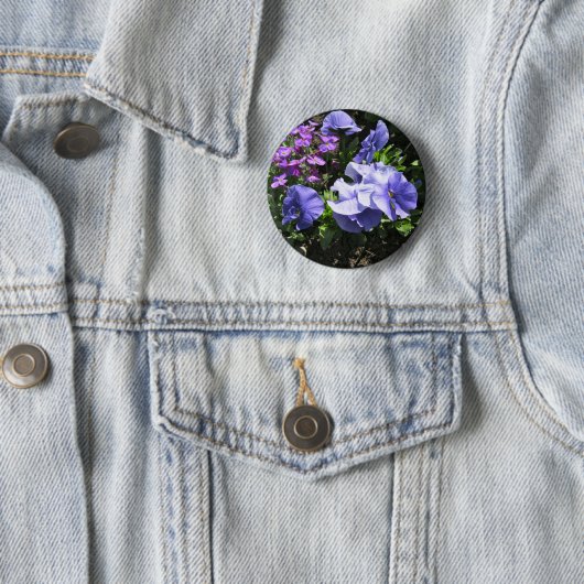 Schüchternes lila Stiefmütterchen Button (Beispiel)