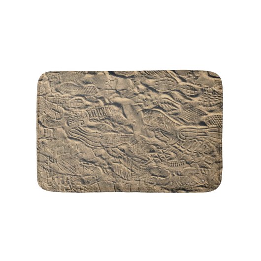 Schuhdrucke im Sand Badematte (Vorderseite)