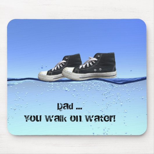 Schuhe auf Wasser Mousepad (Vorne)