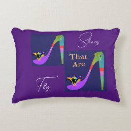 Schuhe, die Fliegen sind Dekokissen