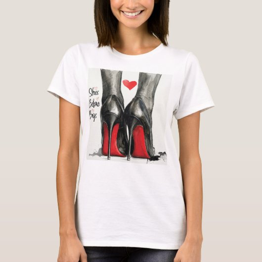 Schuhe vor Jungs T-Shirt (Vorderseite)