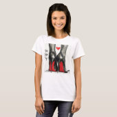 Schuhe vor Jungs T-Shirt (Vorne ganz)
