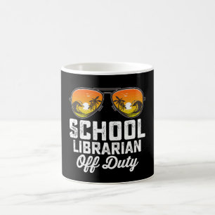 Schulbibliothekar außer Dienst am letzten Schultag Kaffeetasse