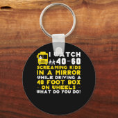 Schulbusfahrer schauen Kinder beim Spiegelfahren z Schlüsselanhänger (Vorderseite)