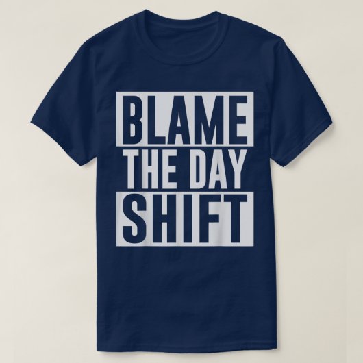 Schuld an der Day Shift Worker Colleague Night Shi T-Shirt (Design vorne)
