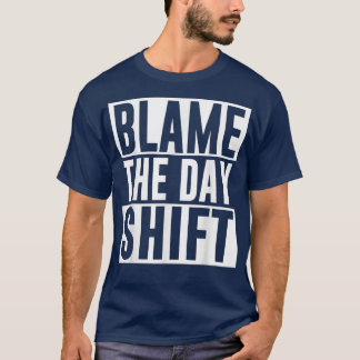 Schuld an der Day Shift Worker Colleague Night Shi T-Shirt