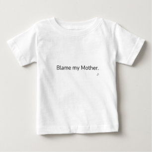 Schuld ist meine Mutter T-Shirt Lustiger Familie