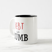 Schulden ist Dumb Coffee Tasse (Vorderseite Links)