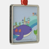 Schule der Fische, die in der Unterwasserstadt Silbernes Ornament (Rechts)