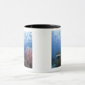 Schule der Fische über Riff Tasse (Zentrum)