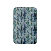 Schule der Haifische im wässrigen Blau Badematte (Vorderseite Vertikal)