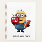 Schule ist Cool | Minion mit Apfel Eigenname Planer (Vorderseite)