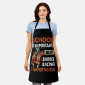 Schule ist wichtig, aber das beste Barrel Racing i Schürze (Getragen)