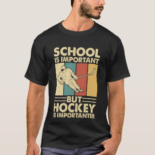Schule ist wichtig, aber Hockey ist wichtiger T-Shirt