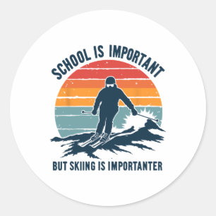Schule ist wichtig, aber Skifahren ist wichtiger S Runder Aufkleber