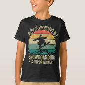 Schule ist wichtig, aber Snowboarden ist wichtig T-Shirt (Vorderseite)