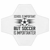 Schule ist wichtig, Fußball ist aber wichtiger (Flach)