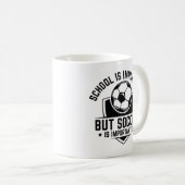 Schule ist wichtig, Fußball ist aber wichtiger Kaffeetasse (VorderseiteRechts)