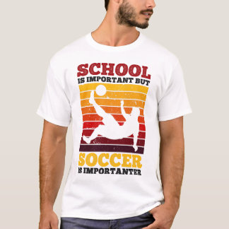 Schule ist wichtig, Fußball ist aber wichtiger T-Shirt