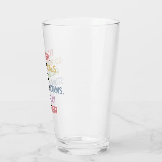 Schüler der Funny Nursing School Future Nurse Gesc Glas (Links)