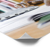 Schüler der Uni, der in der Bibliothek arbeitet Poster (Ecke)