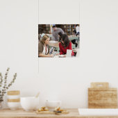 Schüler, die in der Schulbibliothek mit Bibliothek Poster (Küche)