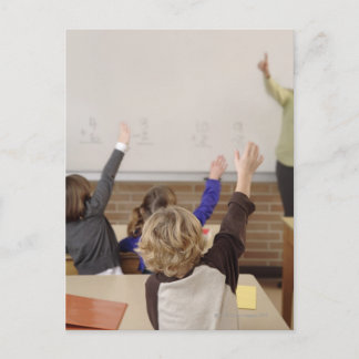 Schüler im Klassenzimmer Postkarte