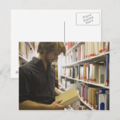 Schüler in der Bibliothek Postkarte (Vorne/Hinten)