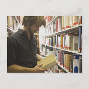 Schüler in der Bibliothek Postkarte
