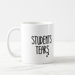Schüler tränken kaffeetasse