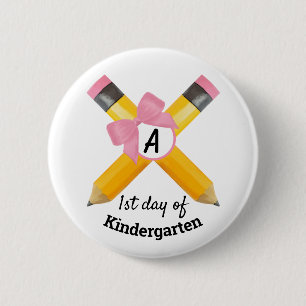 Schülerstifte Erster Tag des Kindergartenmonogramm Button