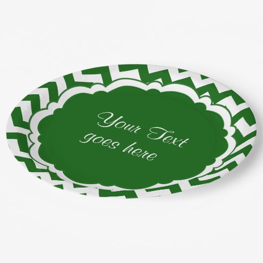 Schulfarben-Monogramm Zickzack grün-weiß Pappteller (Schrägansicht)