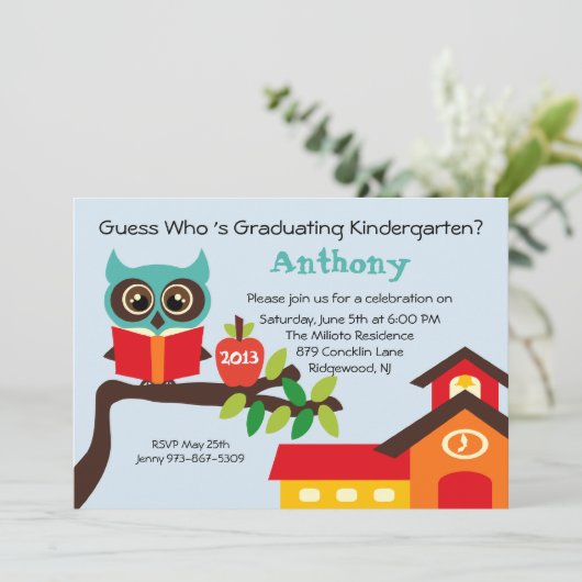 Schulhaus-kluge Eule scherzt Abschluss-Einladung Einladung (Stehend Vorderseite)
