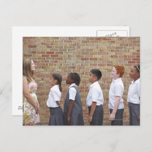 Schulkinder auf dem Spielplatz für Postkarte (Vorne/Hinten)