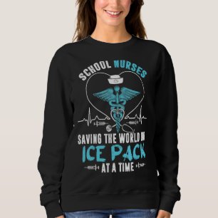 Schulkinder, die das World One Ice Pack auf einem Sweatshirt