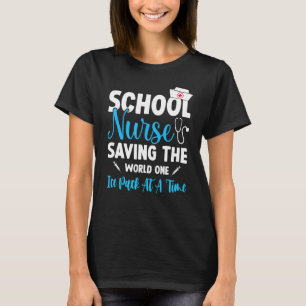 Schulkinder, die das World One Ice Pack auf einem T-Shirt