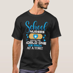 Schulkinder, die das World One Ice Pack auf einem T-Shirt