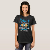 Schulkinder, die das World One Ice Pack auf einem T-Shirt (Vorne ganz)