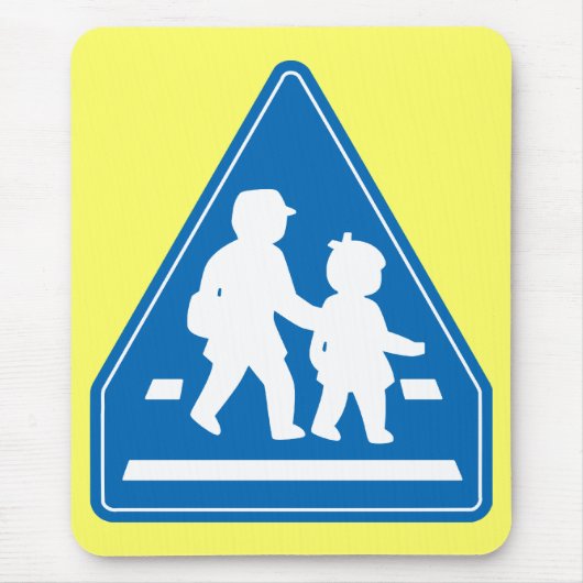 Schulkinder überqueren >> Japanisches Verkehrszeic Mousepad (Vorne)