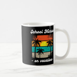Schulkrankenschwester im Urlaub Strand Palmen Kreu Kaffeetasse