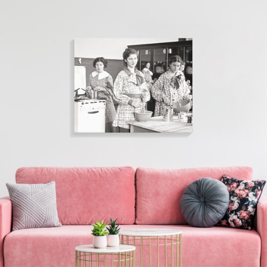 Schulmädchen Kochen, 1935 Leinwanddruck (Insitu (Wohnzimmer))