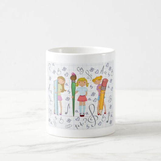 Schulmädchen mit Oversified School Stationery Kaffeetasse (Mittel)