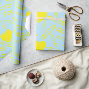 Schulnahtloses Papier mit einem Stift für das Herz Geschenkpapier