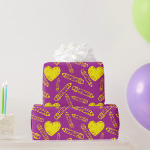 Schulnahtloses Papier mit einem Stift für das Herz Geschenkpapier
