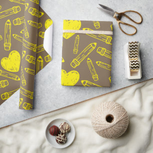 Schulnahtloses Umschlagpapier: Herz und Stift Geschenkpapier