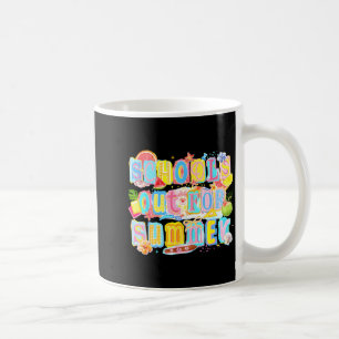 Schulschluss für den Sommer, glücklicher letzter S Kaffeetasse