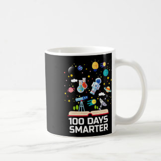 Schultag 100 Tage intelligenter Bücher Platz über  Kaffeetasse